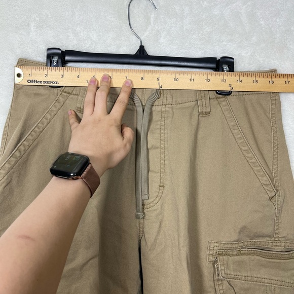 Wrangler Relaxed Fit Tan Cargo Shorts Size Medium - Picture 6 of 7